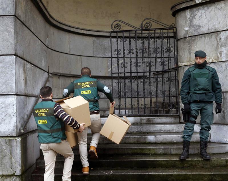 Seis detenidos de UGT-Asturias por la gestión de los fondos de formación Seis detenidos de UGT-Asturias por la gestión de los fondos de formación