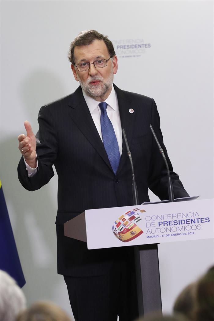Rajoy pide a los presidentes autonómicos un "esfuerzo de entendimiento" para un nuevo sistema de financiación autonómica Rajoy pide a los presidentes autonómicos un "esfuerzo de entendimiento" para un nuevo sistema de financiación autonómica
