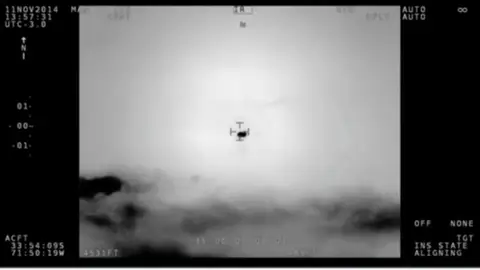 Frame 0.0 de: El Gobierno de Chile confirma y publica las imágenes militares de un OVNI avistado en 2014 Frame 0.0 de: El Gobierno de Chile confirma y publica las imágenes militares de un OVNI avistado en 2014