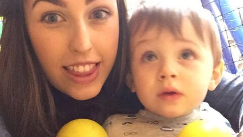 Nicole Duggan y su hijo Riley