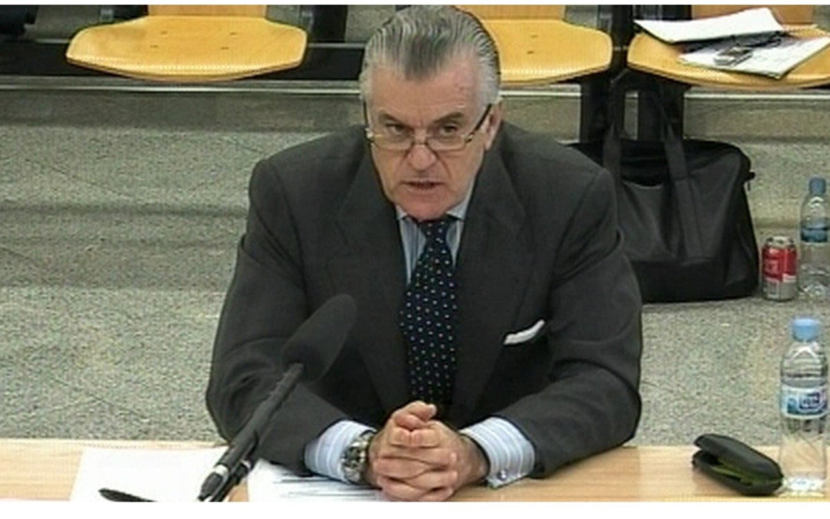 El silencio de Bárcenas abre las comparecencias en la comisión del Congreso sobre las finanzas del PP El silencio de Bárcenas abre las comparecencias en la comisión del Congreso sobre las finanzas del PP