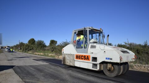 Els vials seleccionats s&oacute;n el cam&iacute; Vora Riu, el Sedeny de Pinella i el Cam&iacute; Vell de Borriana, que estan sent reasfaltats per complet, amb un primer tractament per omplir els sots, a qu&egrave; seguix l'emprimaci&oacute; d'una capa de quitr&agrave; i l'aplicaci&oacute; d'una altra d'acabat. 