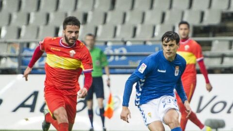 El centrocampista asturiano renueva tres a&ntilde;os con el Elche CF