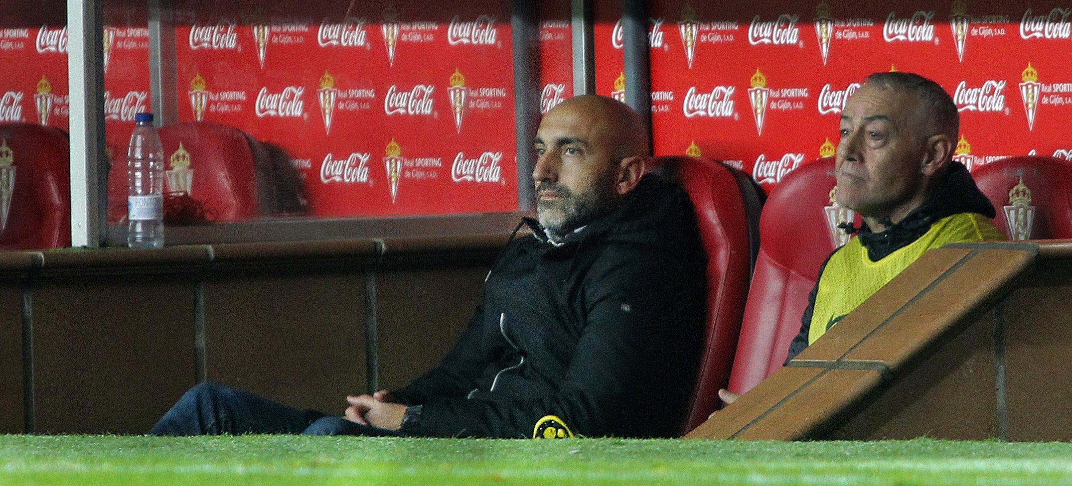 Abelardo dice adiós al Sporting entre lágrimas: "La culpa es mía, no de los jugadores" Abelardo dice adiós al Sporting entre lágrimas: "La culpa es mía, no de los jugadores"
