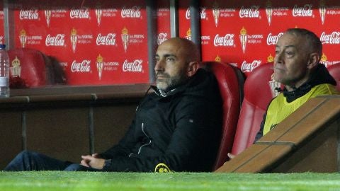 Abelardo, durante un partido con el Sporting