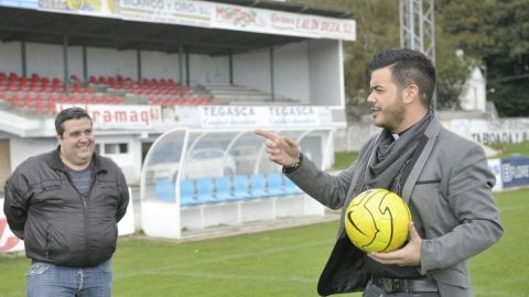 El Padre Marcos Torres, presidente del equipo del pueblo de Santom&eacute;. 