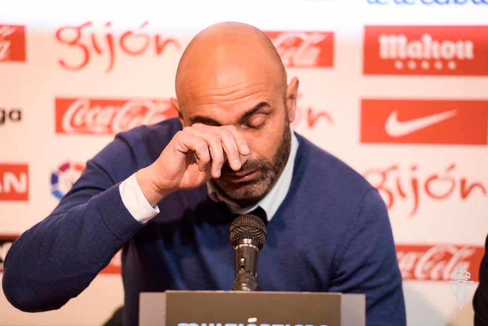 Abelardo: "No he llorado por dejar de ser entrenador, me he emocionado por todo lo vivido en el Sporting" Abelardo: "No he llorado por dejar de ser entrenador, me he emocionado por todo lo vivido en el Sporting"