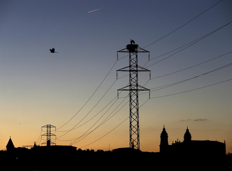 El PSOE exige una auditoría del coste eléctrico y reformar el sistema tarifario El PSOE exige una auditoría del coste eléctrico y reformar el sistema tarifario