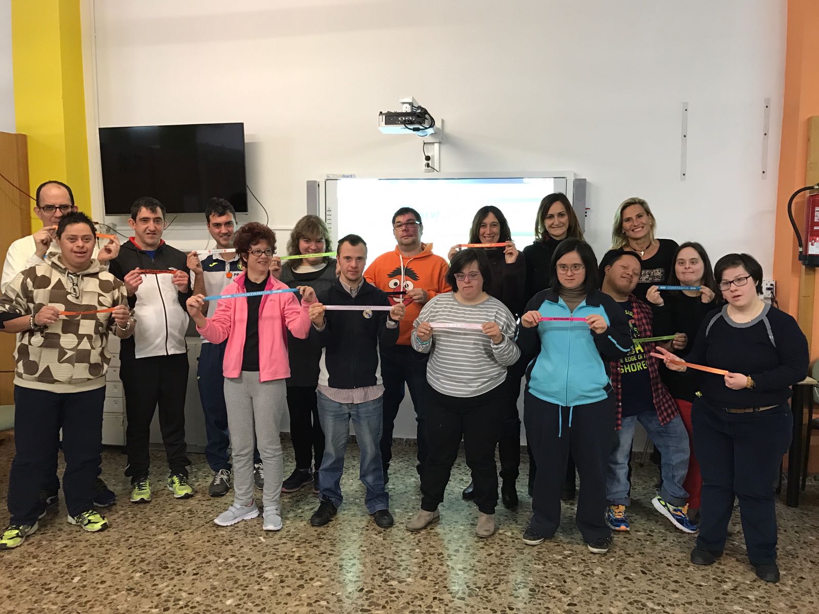“Solidariza tu Energia” y Síndrome de Down consiguen una pizarra digital para el Centro Ocupacional “Solidariza tu Energia” y Síndrome de Down consiguen una pizarra digital para el Centro Ocupacional