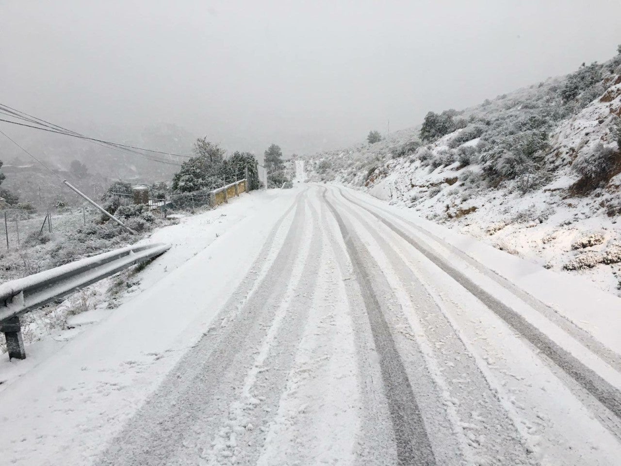 El temporal se transforma en tormentas en la comarca del Baix Vinalopó mientras la nieve es protagonista en el interior El temporal se transforma en tormentas en la comarca del Baix Vinalopó mientras la nieve es protagonista en el interior