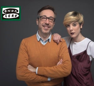 Los periodistas de Más que Moda, María Huertas y Julián Vigara Los periodistas de Más que Moda, María Huertas y Julián Vigara