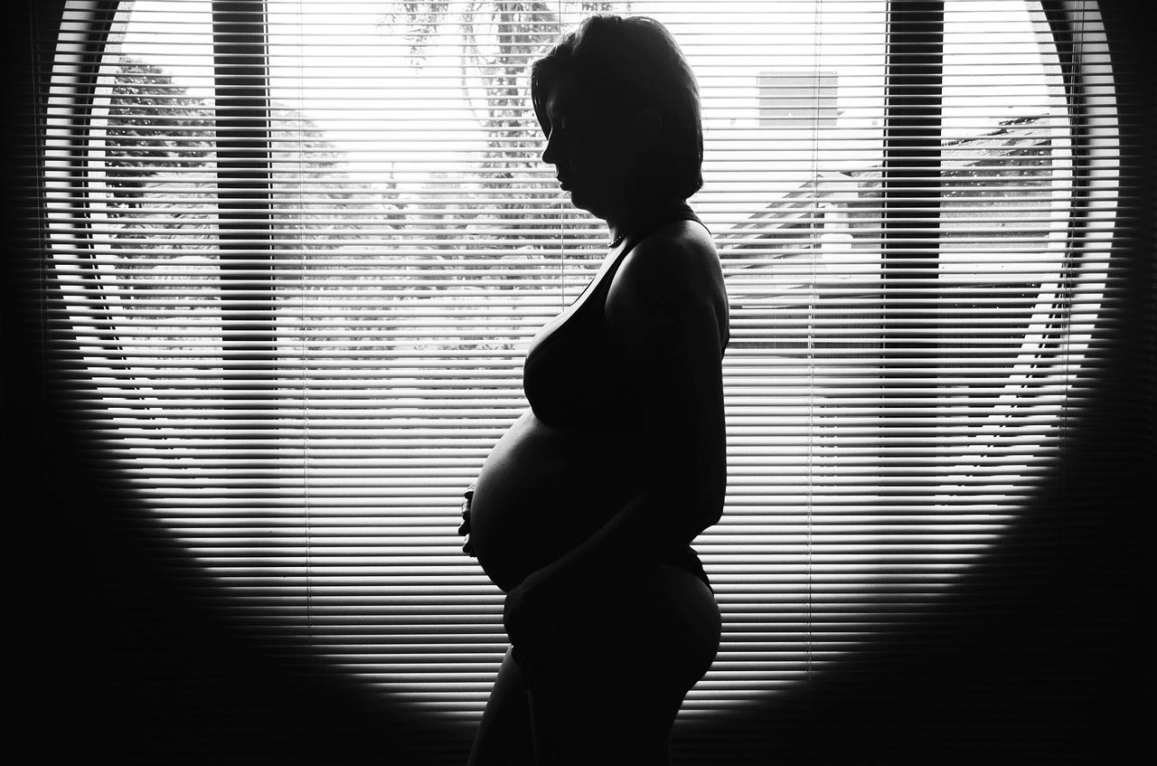 Una mujer da a luz a un niño y seis días más tarde a gemelas Una mujer da a luz a un niño y seis días más tarde a gemelas