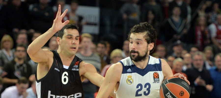 Sergio Llull, en acción ante Nikolaos Zisis Sergio Llull, en acción ante Nikolaos Zisis