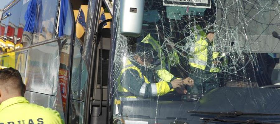 Estado en que ha quedado el autobús escolar que ha volcado esta mañana en la carretera M-506 en Fuenlabrada Estado en que ha quedado el autobús escolar que ha volcado esta mañana en la carretera M-506 en Fuenlabrada