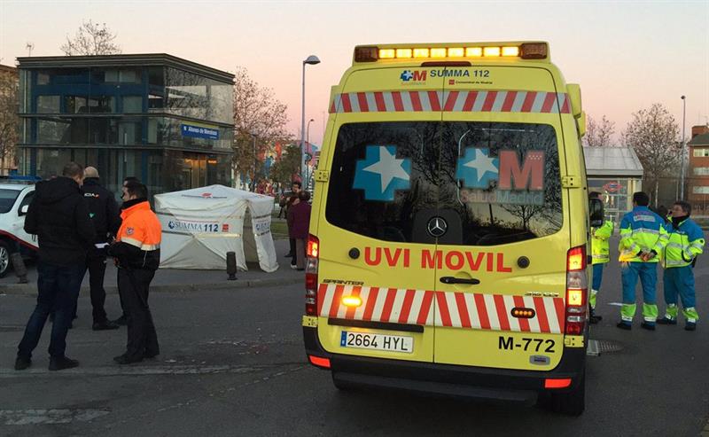 Una mujer da a luz a su tercer hijo en un portal del distrito de Fuencarral Una mujer da a luz a su tercer hijo en un portal del distrito de Fuencarral