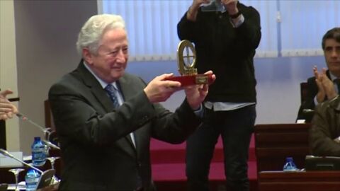 Frame 33.590222 de: Antonio Pelayo es galardonado con el Premio Especial de la Conferencia Episcopal por su trayectoria 
