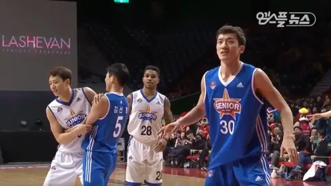 Mannequin Challenge en pleno partido del All Star coreano Mannequin Challenge en pleno partido del All Star coreano