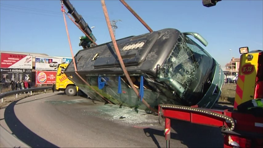 La madre del conductor del autobús escolar accidentado en Fuenlabrada: "Mi hijo consumió cocaína el viernes pero es que cualquiera consume" La madre del conductor del autobús escolar accidentado en Fuenlabrada: "Mi hijo consumió cocaína el viernes pero es que cualquiera consume"