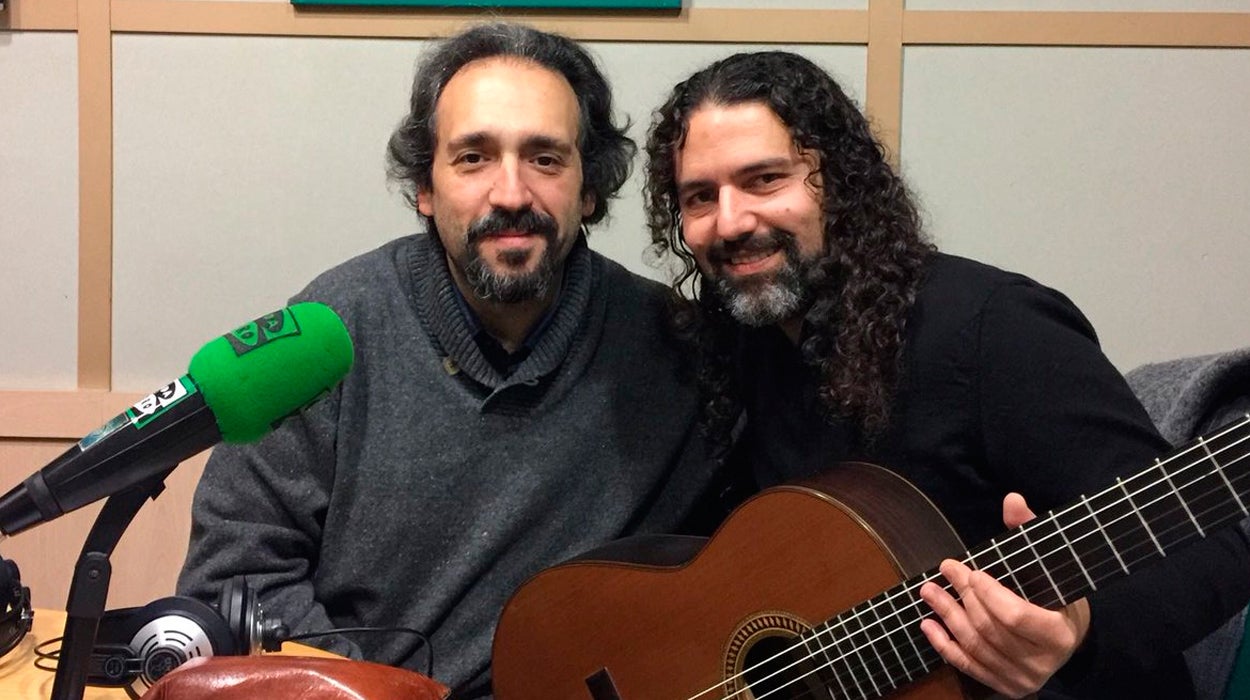 Juan Francisco Padilla nos enseña la diferencia entre la guitarra española y flamenca Juan Francisco Padilla nos enseña la diferencia entre la guitarra española y flamenca