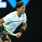 Rafa Nadal golpea la bola durante un partido del Open de Australia Rafa Nadal golpea la bola durante un partido del Open de Australia