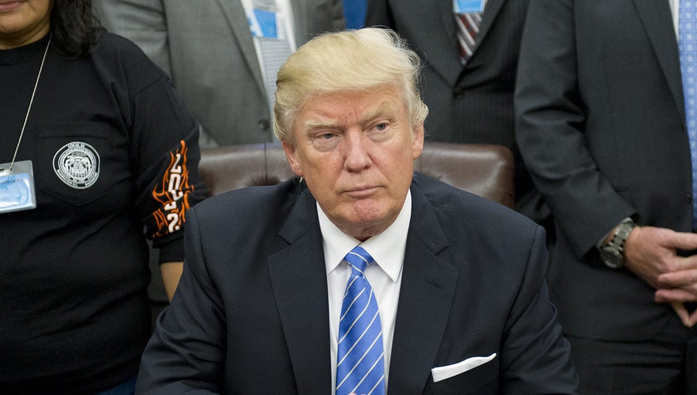 Trump endurece las sanciones económicas a Irán: "Están jugando con fuego y no seré como Obama de amable" Trump endurece las sanciones económicas a Irán: "Están jugando con fuego y no seré como Obama de amable"