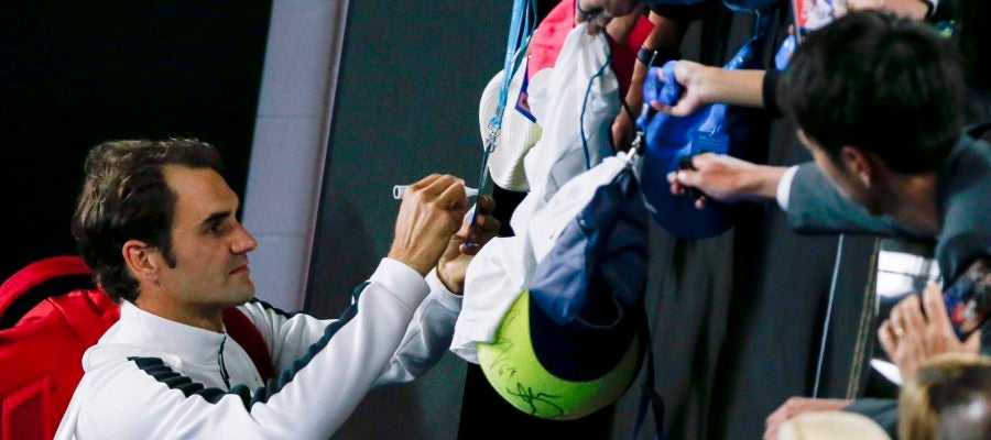 Federer, firmando autógrafos en Australia Federer, firmando autógrafos en Australia