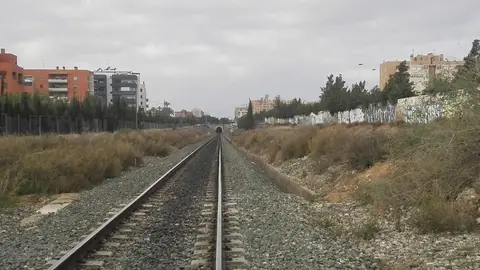 Zona en la que se proyecta la construcción de la pasarela peatonal sobre la vía del tren. Local