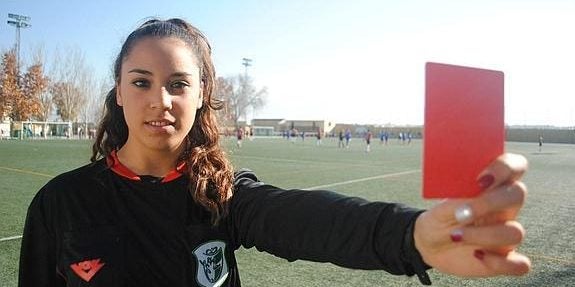 Denuncian insultos machistas a una árbitra en Jaén: "Te vamos a meter la p... en la boca para que no llames más al árbitro" Denuncian insultos machistas a una árbitra en Jaén: "Te vamos a meter la p... en la boca para que no llames más al árbitro"
