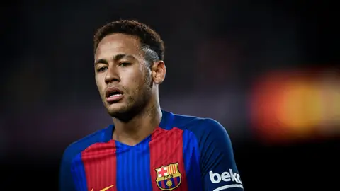 Neymar durante un partido contra el Barcelona Neymar durante un partido contra el Barcelona