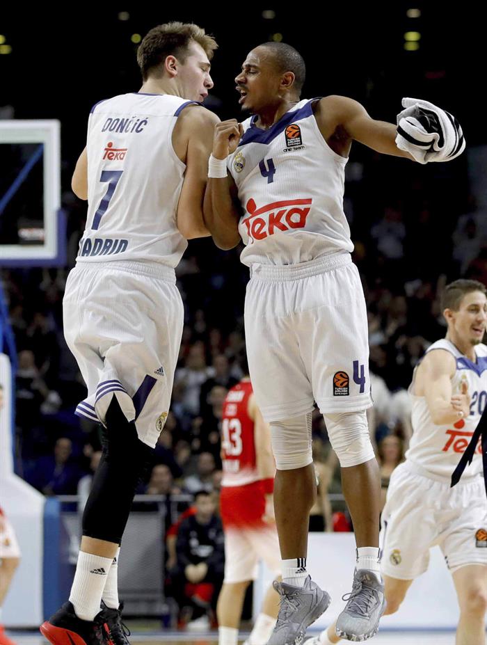 El Madrid logra otra sufrida victoria ante el Milán y mantiene el liderazgo El Madrid logra otra sufrida victoria ante el Milán y mantiene el liderazgo