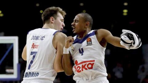 Doncic y Drapper celebran el &uacute;ltimo mate del esloveno.