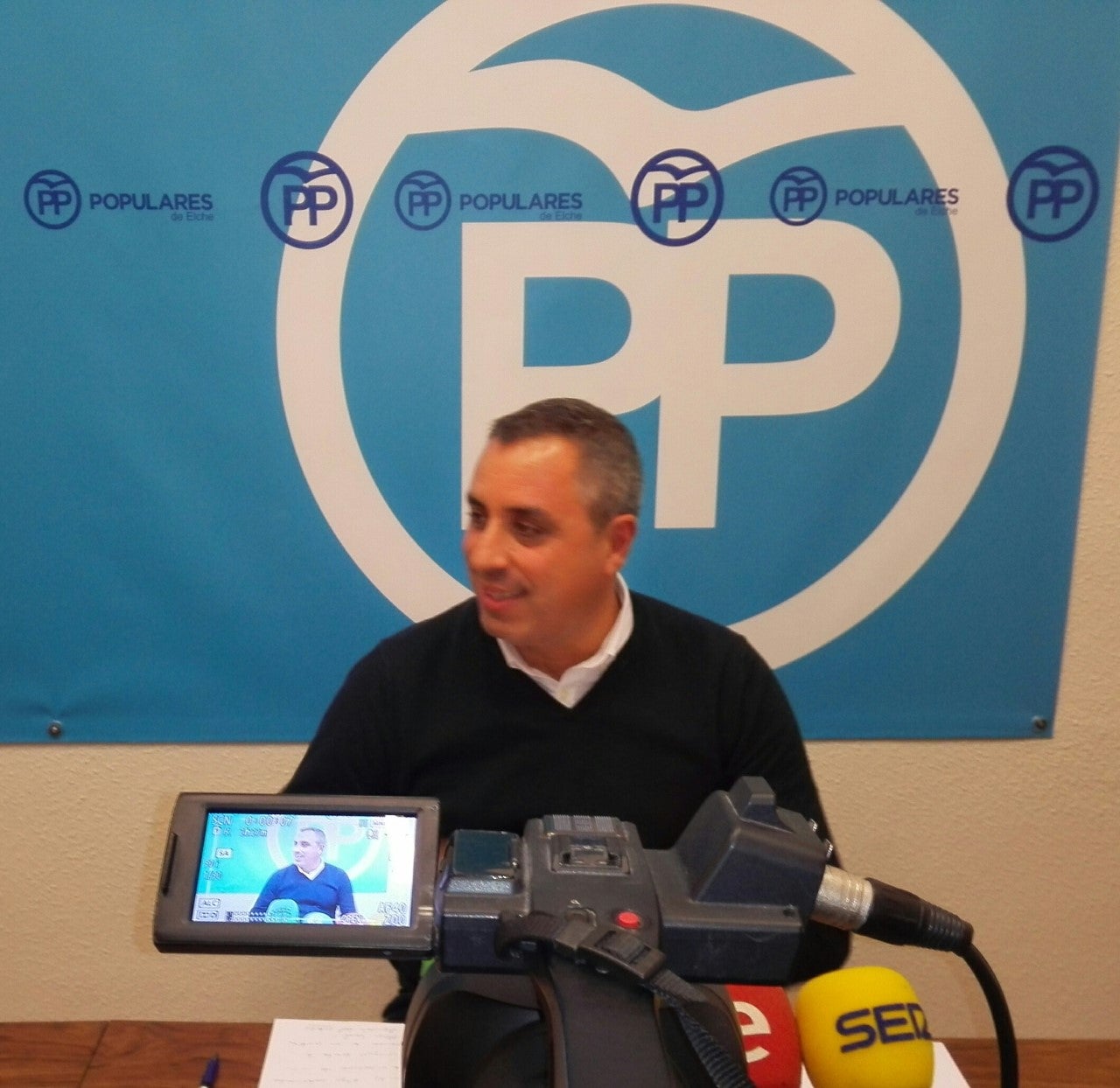 El PP de Elche reitera la petición de dimisión de Mollà tras acceder al informe policial de la fiesta de Nochevieja El PP de Elche reitera la petición de dimisión de Mollà tras acceder al informe policial de la fiesta de Nochevieja