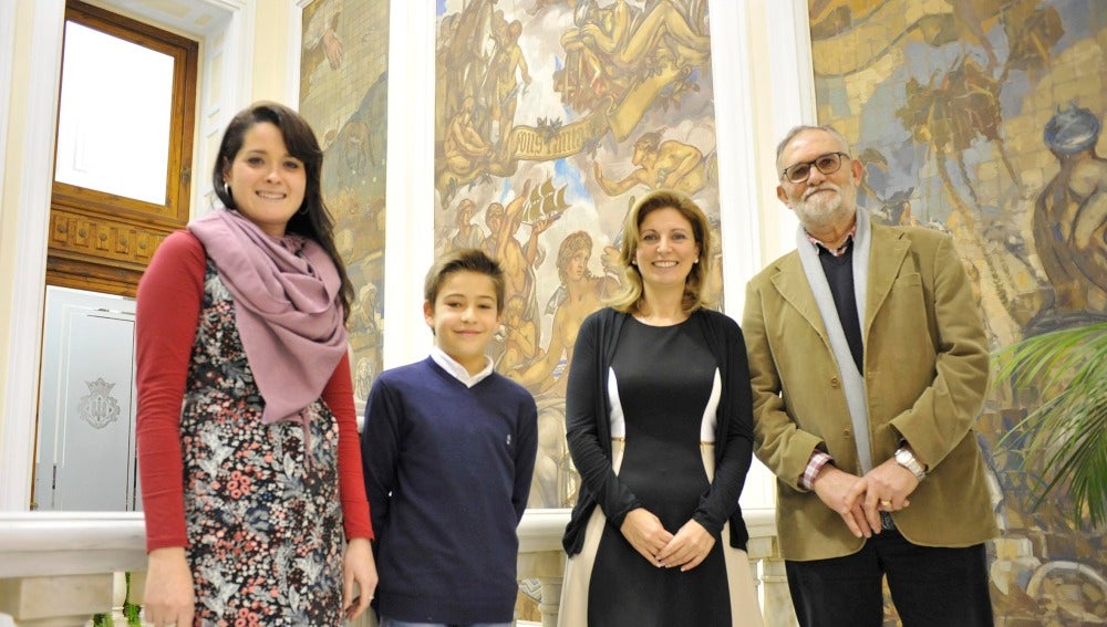 La alcaldesa de Castellón, Amparo Marco, ha sido la encargada de comunicar su elección a los dos nuevos pregoneros.