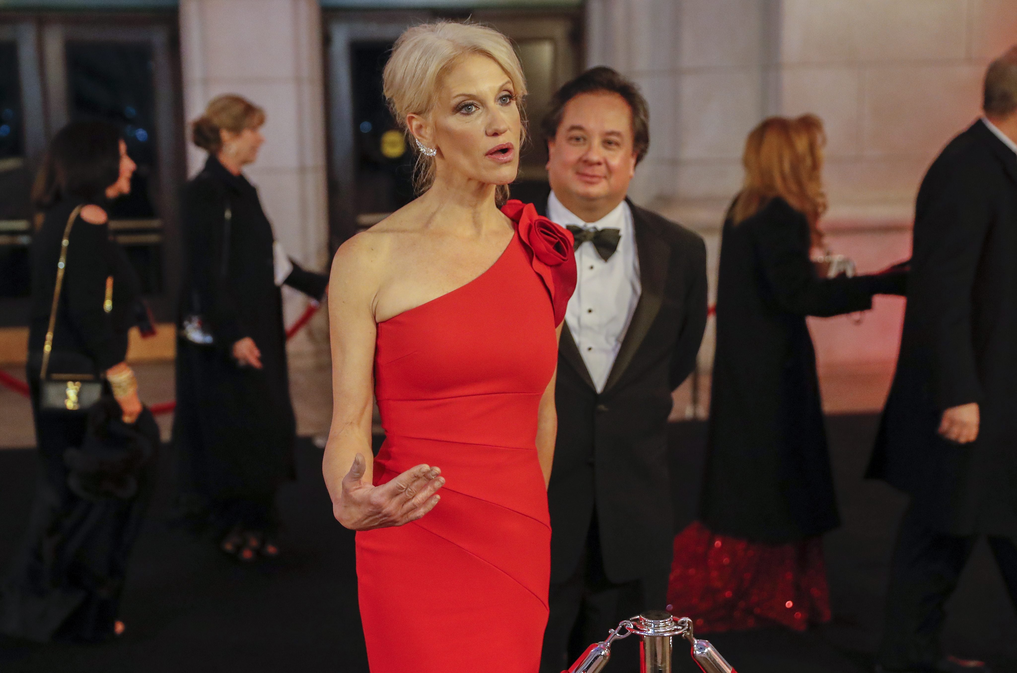 La oficina Ética de EEUU reprocha a la Casa Blanca no sancionar a la asesora de Trump La oficina Ética de EEUU reprocha a la Casa Blanca no sancionar a la asesora de Trump