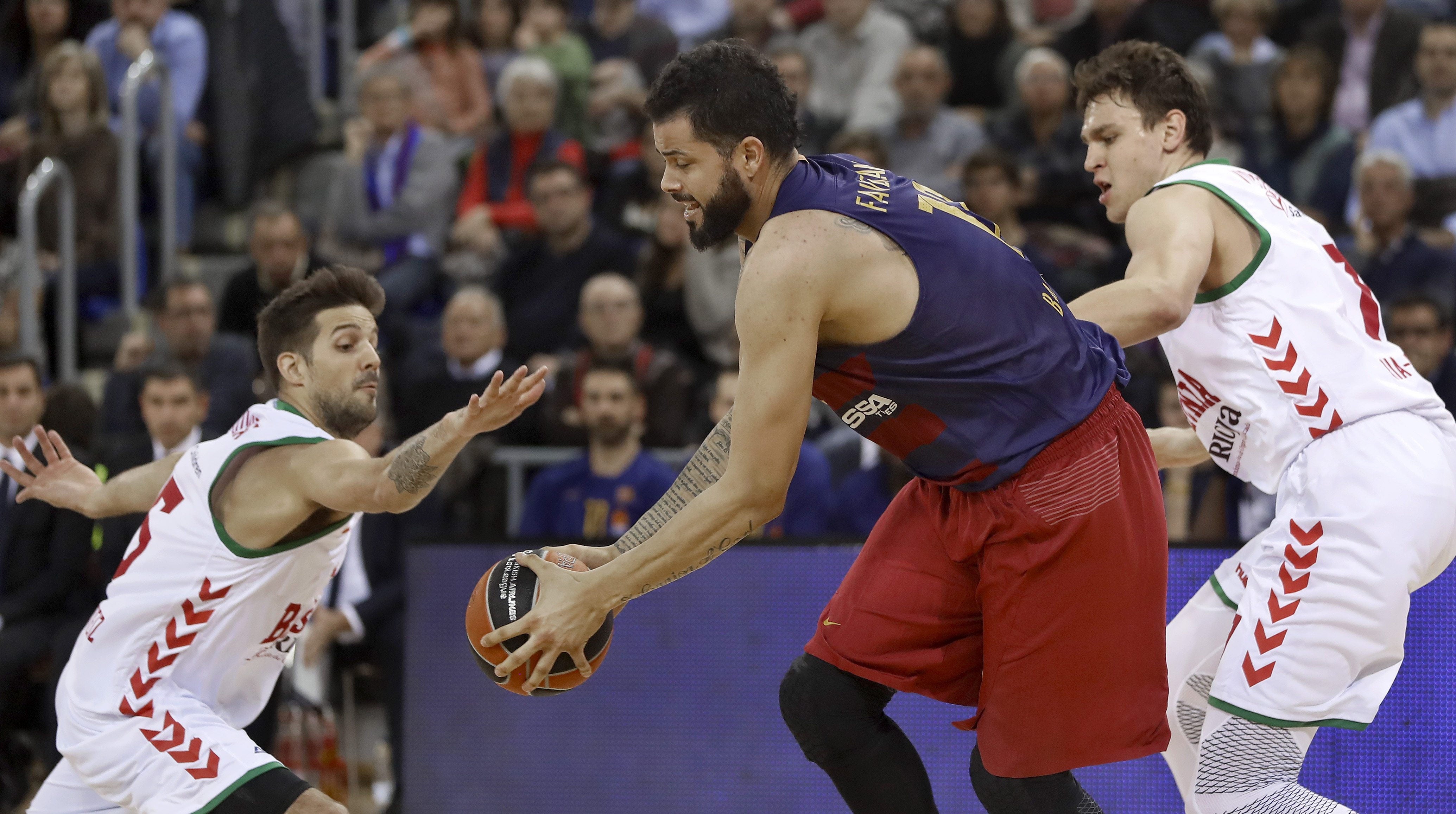 El Baskonia gana al Barcelona y acaba con la paciencia del Palau El Baskonia gana al Barcelona y acaba con la paciencia del Palau
