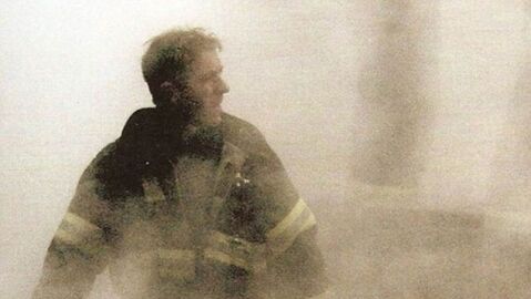  Brian J. Masterson trabajando en las inmediaciones de las Torres Gemelas el 11S