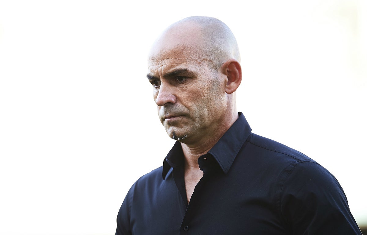 Paco Jémez, bajo investigación en México por hacerle una peineta a un aficionado Paco Jémez, bajo investigación en México por hacerle una peineta a un aficionado