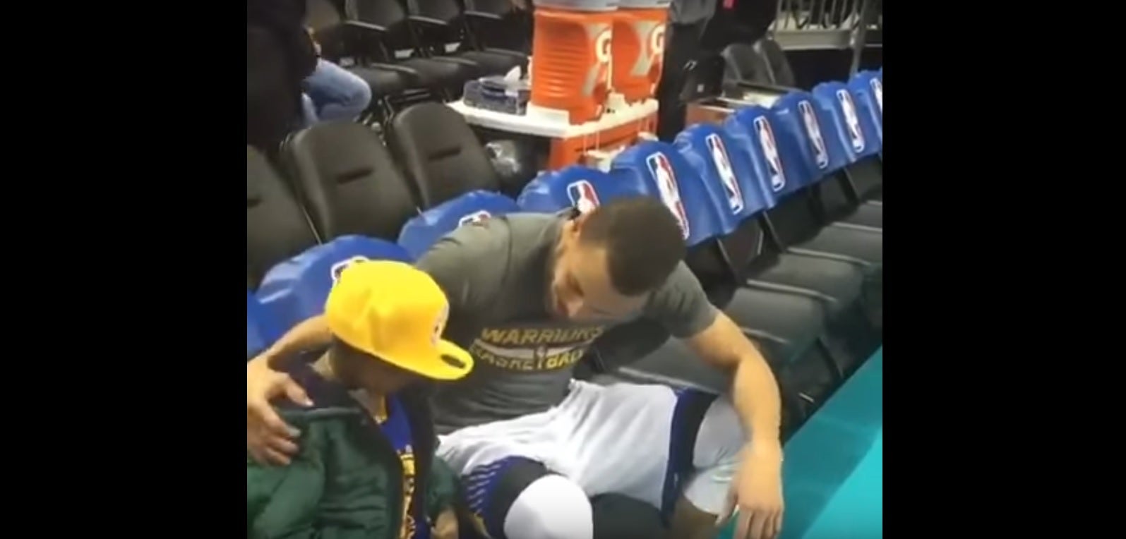 La emotiva sorpresa de Stephen Curry a un niño al que le dan pocos meses de vida La emotiva sorpresa de Stephen Curry a un niño al que le dan pocos meses de vida