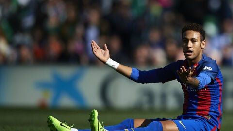 Neymar protesta en el suelo