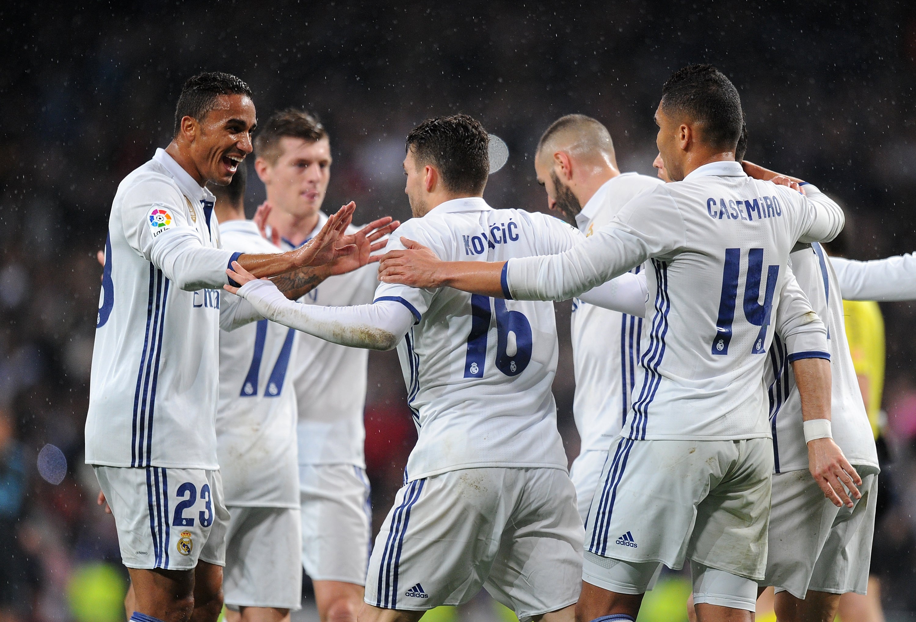 El Real Madrid olvida la Copa y es más líder El Real Madrid olvida la Copa y es más líder