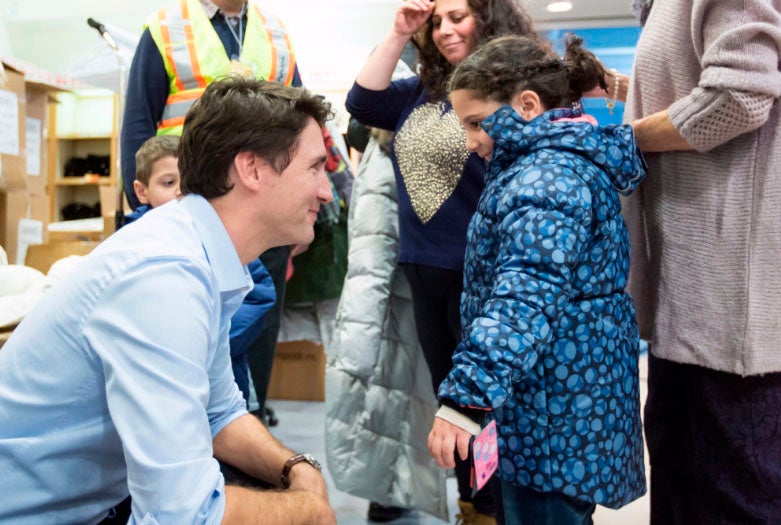 "Bienvenidos", el cariñoso mensaje del primer ministro de Canadá a los refugiados tras el veto de Trump "Bienvenidos", el cariñoso mensaje del primer ministro de Canadá a los refugiados tras el veto de Trump
