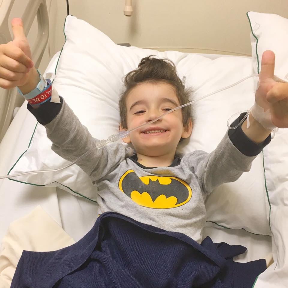 "Enfermedad, te metiste con el niño equivocado", así lucha contra el cáncer un 'superhéroe' de cuatro años "Enfermedad, te metiste con el niño equivocado", así lucha contra el cáncer un 'superhéroe' de cuatro años