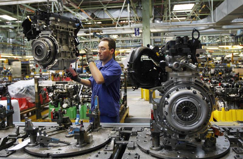 La economía española creció el 0,7% en el cuarto trimestre y el 3,2 en todo 2016 La economía española creció el 0,7% en el cuarto trimestre y el 3,2 en todo 2016