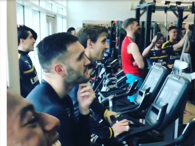 Özil celebra por todo lo alto el Open de Australia de Federer... y 'trolea' a Monreal y Lucas Pérez Özil celebra por todo lo alto el Open de Australia de Federer... y 'trolea' a Monreal y Lucas Pérez