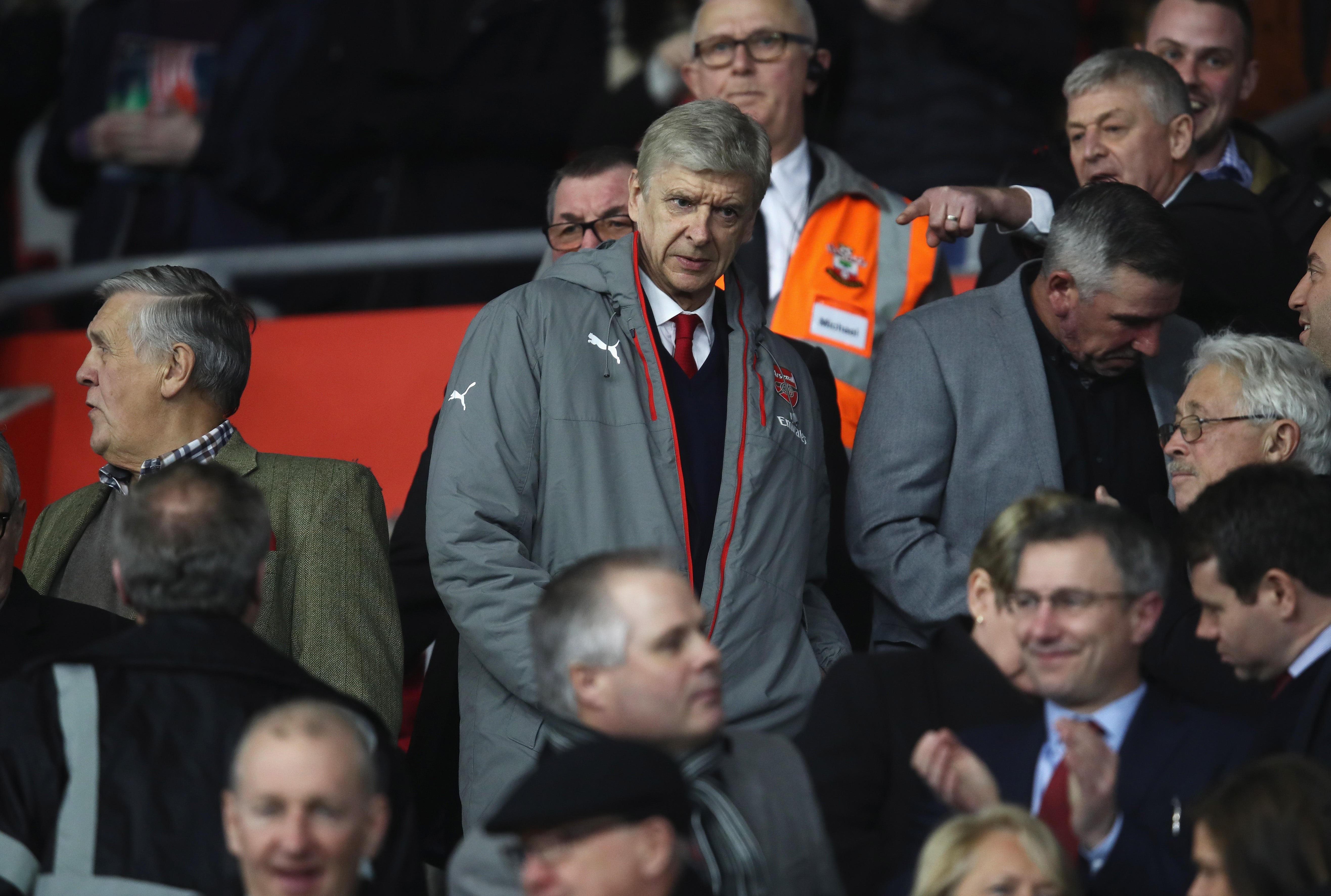 Wenger sobre Benzema: "No tenemos ninguna necesidad de fichar delanteros" Wenger sobre Benzema: "No tenemos ninguna necesidad de fichar delanteros"