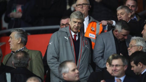 Arsene Wenger en las gradas del Emirates