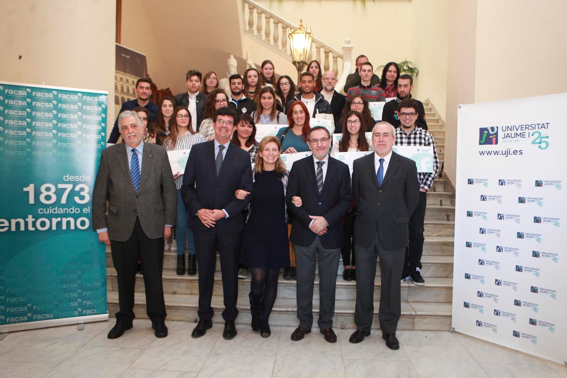 FACSA, la UJI y el Ayuntamiento entregan 24 becas a estudiantes residentes en Castellón FACSA, la UJI y el Ayuntamiento entregan 24 becas a estudiantes residentes en Castellón