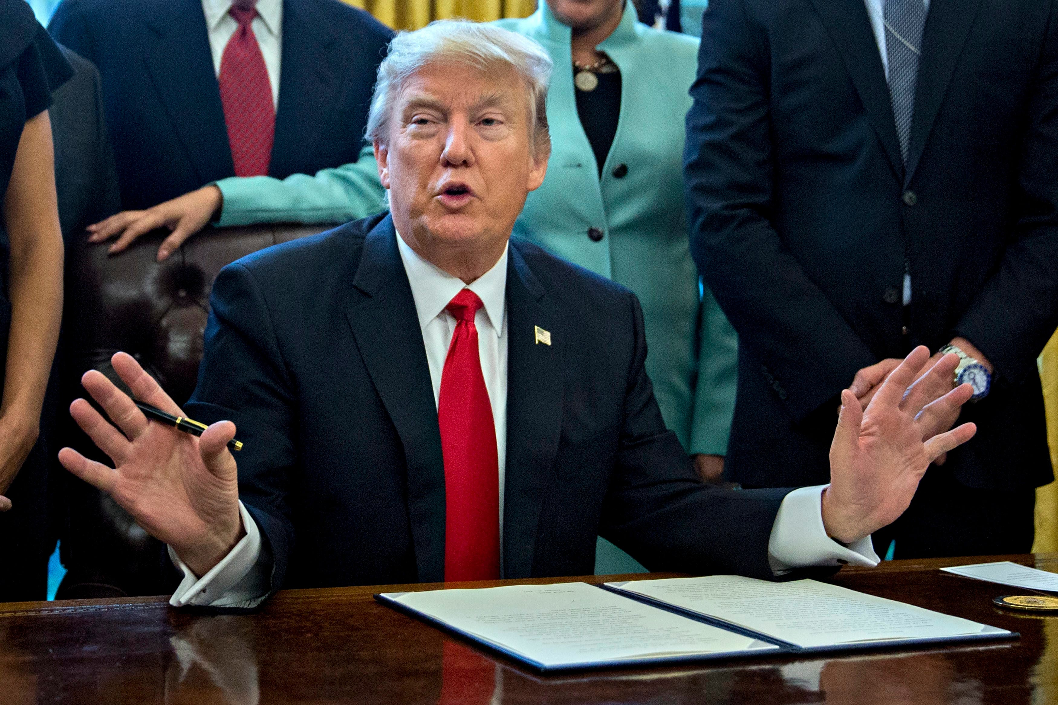 Trump reconoce que reemplazar el 'Obamacare' podría retrasarse hasta 2018 ya que es "complicado" Trump reconoce que reemplazar el 'Obamacare' podría retrasarse hasta 2018 ya que es "complicado"