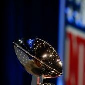  Vista del trofeo de ganador antes de la rueda de prensa del comisionado de la NFL, Roger Goodell en Houston, Texas, Estados Unidos.