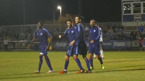 David Villa celebra su gol de chilena